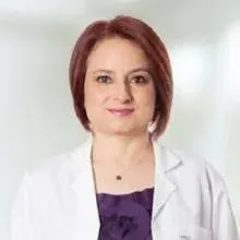 Op. Dr. Özlem Akaydın — Göz Hastalıkları, İstanbul. Portre fotoğrafı.