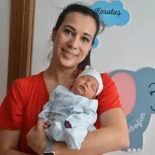 Op. Dr. Ece Uslu — Kadın Hastalıkları Ve Doğum, Kuşadası, Aydın. Portre fotoğrafı.