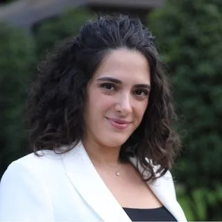 Selin Sert Yurdakul — Aile Danışmanlığı. Portre fotoğrafı.