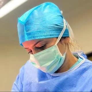 Op. Dr. Aslı Alay — Kadın Hastalıkları Ve Doğum, İstanbul. Portre fotoğrafı.
