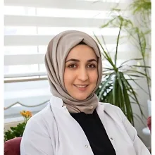 Uzm. Dt. Zeynep Karakoç Şen — Ankara. Portre fotoğrafı.