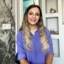 Fzt. Elif Işık Acar — Fizyoterapi Ve Rehabilitasyon, Balıkesir. Portre fotoğrafı.