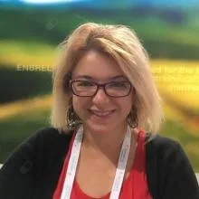 Uzm. Dr. Pınar Cömert — Dermatoloji, Çankaya, Ankara. Portre fotoğrafı.