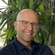 Prof. Dr. Sertaç Esin — Kadın Hastalıkları Ve Doğum, Ankara. Portre fotoğrafı.