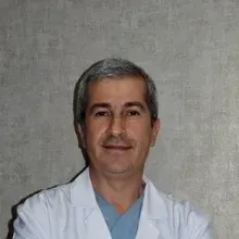 Prof. Dr. V. Nusret Özdemir — Göz Hastalıkları, Adana. Portre fotoğrafı.