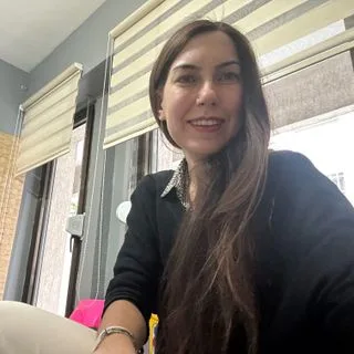 Psk. Ezgi Yücetürk Bilgiç — Psikoloji. Portre fotoğrafı.