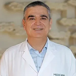 Doç. Dr. Metehan Gümüş — İstanbul. Portre fotoğrafı.