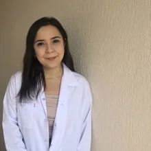 Kl. Psk. Ayça Türkyılmaz Girgin — Psikoloji, İzmir. Portre fotoğrafı.