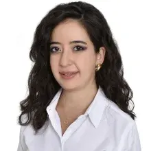 Uzm. Fzt. Ayşe Kardelen Acar — Fizyoterapi Ve Rehabilitasyon, İzmir. Portre fotoğrafı.