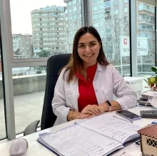 Dt. Seray Tan — Diş Hekimi, Samsun. Portre fotoğrafı.