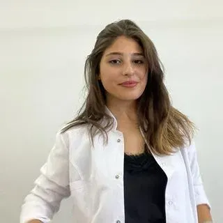 Fzt. Esma Bakir — Fizyoterapi Ve Rehabilitasyon, Bursa. Portre fotoğrafı.