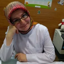 Uzm. Dr. Ayşegül Ersoy — Çocuk Sağlığı Ve Hastalıkları, Bursa. Portre fotoğrafı.