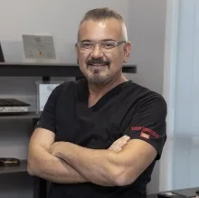 Dr. Koray Erdoğan — Pratisyen, İstanbul. Portre fotoğrafı.