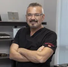 Dr. Koray Erdoğan — Pratisyen, İstanbul. Portre fotoğrafı.