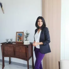 Uzm. Dr. Lara Utku İnce — Psikiyatri, Aydın. Portre fotoğrafı.