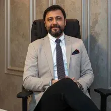 Prof. Dr. Şükrü Kumsar — Üroloji, İstanbul. Portre fotoğrafı.
