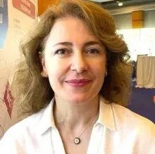 Prof. Dr. Selma Emre — Dermatoloji, Çankaya, Ankara. Portre fotoğrafı.