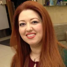 Dt. Dilber Hacıoğlu — Diş Hekimi, İstanbul. Portre fotoğrafı.
