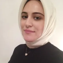Psk. Dan. Ayşenur Şimşek — Psikolojik Danışma ve Rehberlik, İstanbul. Portre fotoğrafı.