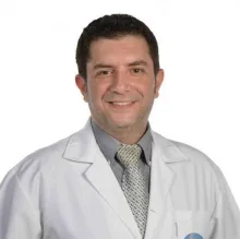 Dt. Emre Palabıyık — Diş Hekimi, Tepebaşı, Eskişehir. Portre fotoğrafı.
