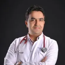 Uzm. Dr. Muzaffer Sarıaydın — Göğüs Hastalıkları, İstanbul. Portre fotoğrafı.