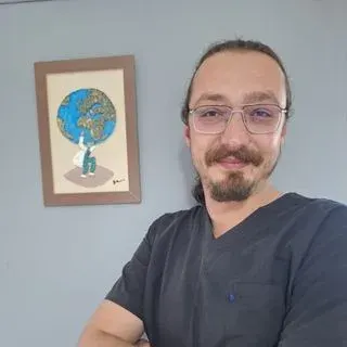 Op. Dr. Mert Güngör — Kadın Hastalıkları Ve Doğum, Viranşehir, Şanlıurfa. Portre fotoğrafı.