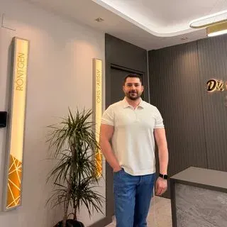 Uzm. Dt. Selami Hanlı — Adana. Portre fotoğrafı.