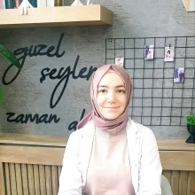 Uzm. Dt. Esra Deniz — Konya. Portre fotoğrafı.