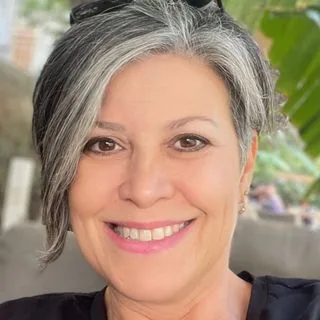 Psk. Ece Ayça Uzun — İzmir. Portre fotoğrafı.