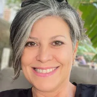 Psk. Ece Ayça Uzun — İzmir. Portre fotoğrafı.
