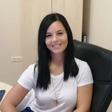 Op. Dr. Özge Karagöz Güler — Kadın Hastalıkları Ve Doğum, Hatay. Portre fotoğrafı.