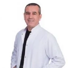 Uzm. Dr. Rıza Güzelsoy — Radyoloji, Küçükçekmece, İstanbul. Portre fotoğrafı.