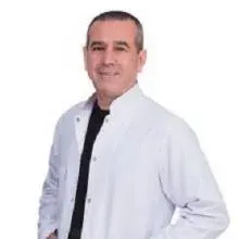Uzm. Dr. Rıza Güzelsoy — Radyoloji, Küçükçekmece, İstanbul. Portre fotoğrafı.
