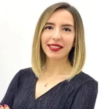 Dyt. Arzu Üstün — Diyetisyen, İstanbul. Portre fotoğrafı.