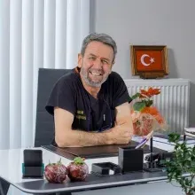 Dt. Necmettin Karakaya — Diş Hekimi, Sakarya. Portre fotoğrafı.