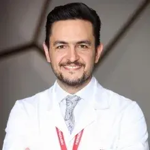 Op. Dr. Kemal Demir — Kulak Burun Boğaz, İstanbul. Portre fotoğrafı.