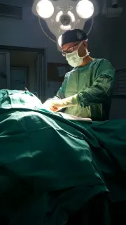 Prof. Dr. Uğur Deveci profilinde yer alan galeri fotoğrafı.