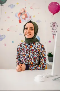 Uzm. Dt. Betül Güney profilinde yer alan galeri fotoğrafı.