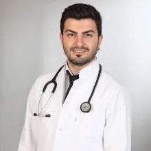 Dr. Hüseyin Bayram — Genel Cerrahi, İzmir. Portre fotoğrafı.