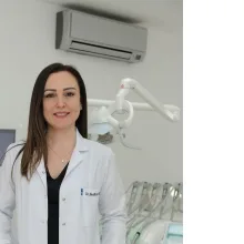 Dr. Dt. Neslihan Güleryüz — İstanbul. Portre fotoğrafı.