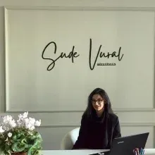 Dyt. Sude Vural — Diyetisyen, Bursa. Portre fotoğrafı.