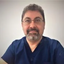 Dt. Semir Assaf — Diş Hekimi, Bursa. Portre fotoğrafı.