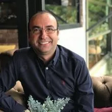 Op. Dr. Mehmet Sinan Kurşun — Kadın Hastalıkları Ve Doğum, Döşemealtı, Antalya. Portre fotoğrafı.