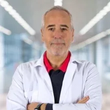 Uzm. Dr. Osman Zeki Özel — Psikiyatri, İstanbul. Portre fotoğrafı.