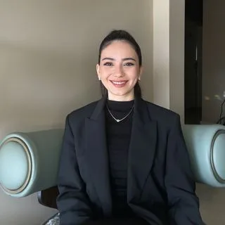 Psk. Dilara Acar Türker — Psikoloji, Antalya. Portre fotoğrafı.