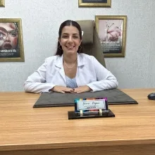 Dyt. Yaren Doğan — Diyetisyen, İzmit, Kocaeli. Portre fotoğrafı.