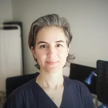 Op. Dr. Esra Arslan — Balıkesir. Portre fotoğrafı.