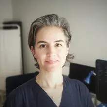 Op. Dr. Esra Arslan — Balıkesir. Portre fotoğrafı.