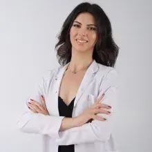 Dt. Selin Bıldırcın — Diş Hekimi, Mersin. Portre fotoğrafı.