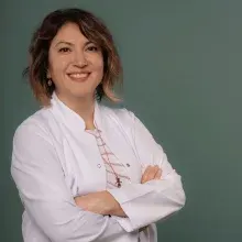 Uzm. Dr. Şengül Yılmaz — Kulak Burun Boğaz, Denizli. Portre fotoğrafı.